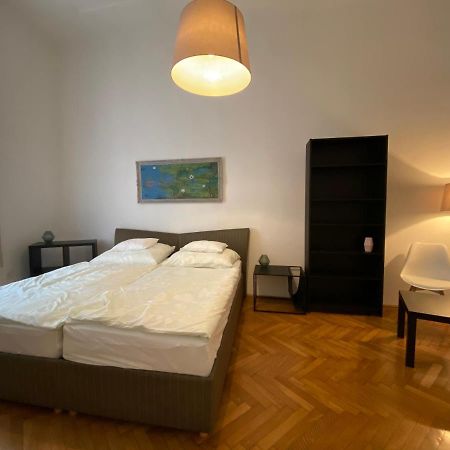 3 Bedrooms- Central Quarter Apartment Budapest Bagian luar foto