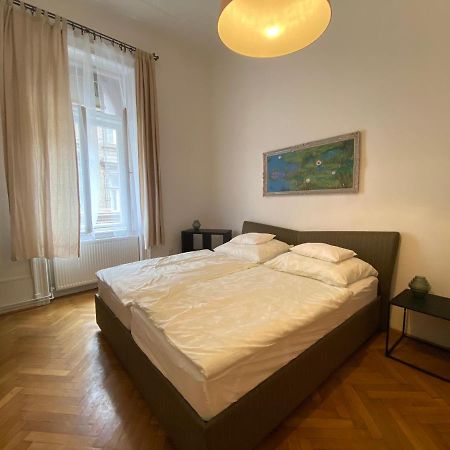 3 Bedrooms- Central Quarter Apartment Budapest Bagian luar foto