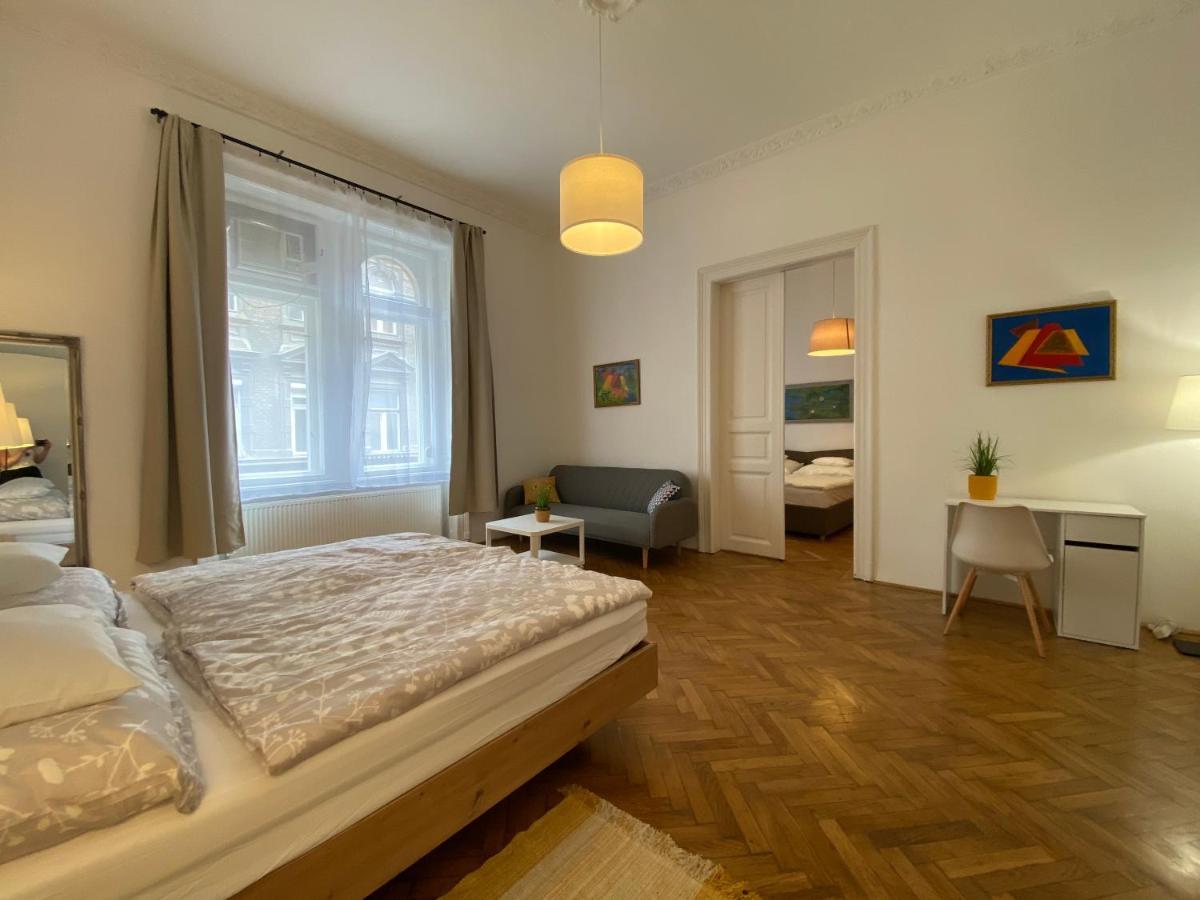 3 Bedrooms- Central Quarter Apartment Budapest Bagian luar foto