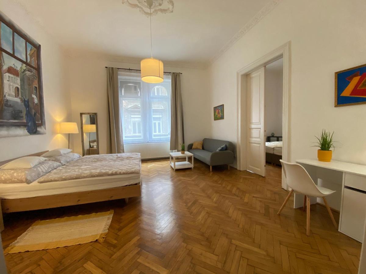 3 Bedrooms- Central Quarter Apartment Budapest Bagian luar foto