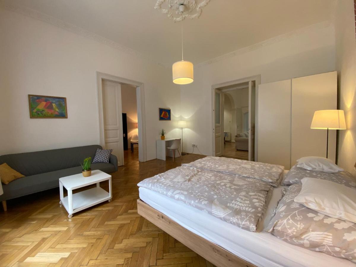 3 Bedrooms- Central Quarter Apartment Budapest Bagian luar foto