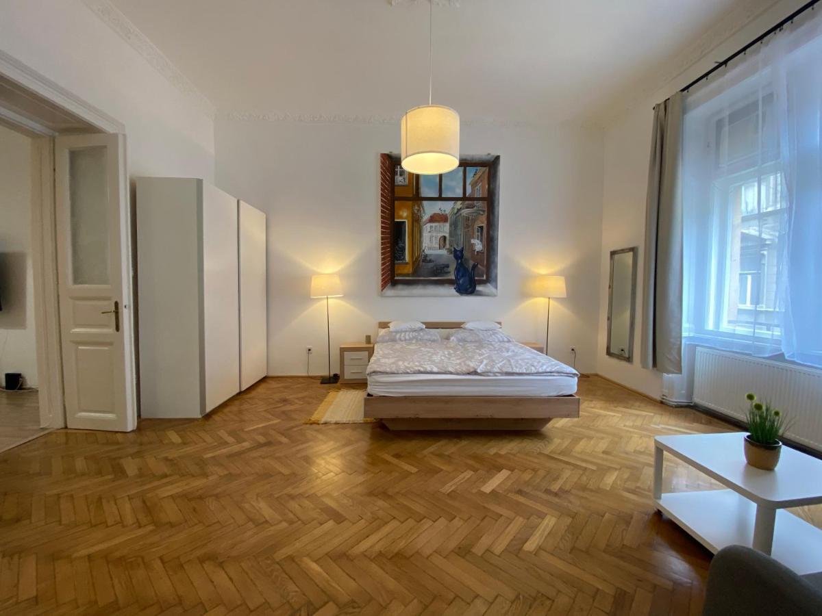 3 Bedrooms- Central Quarter Apartment Budapest Bagian luar foto